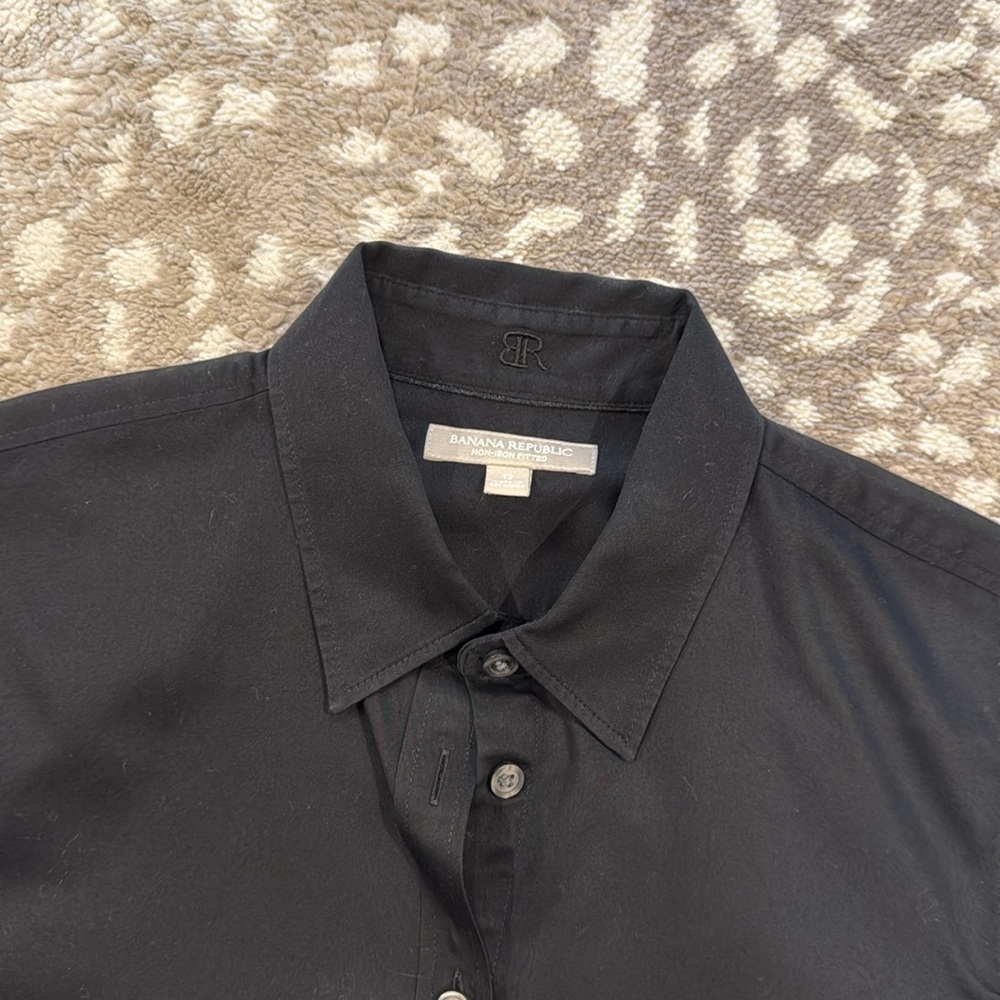 Woman’s  fitted Black Dress Shirt Banana Republic